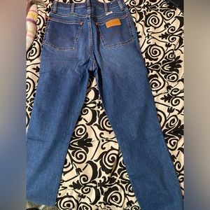 these are wrangler jeans in a size 27 and they are blue